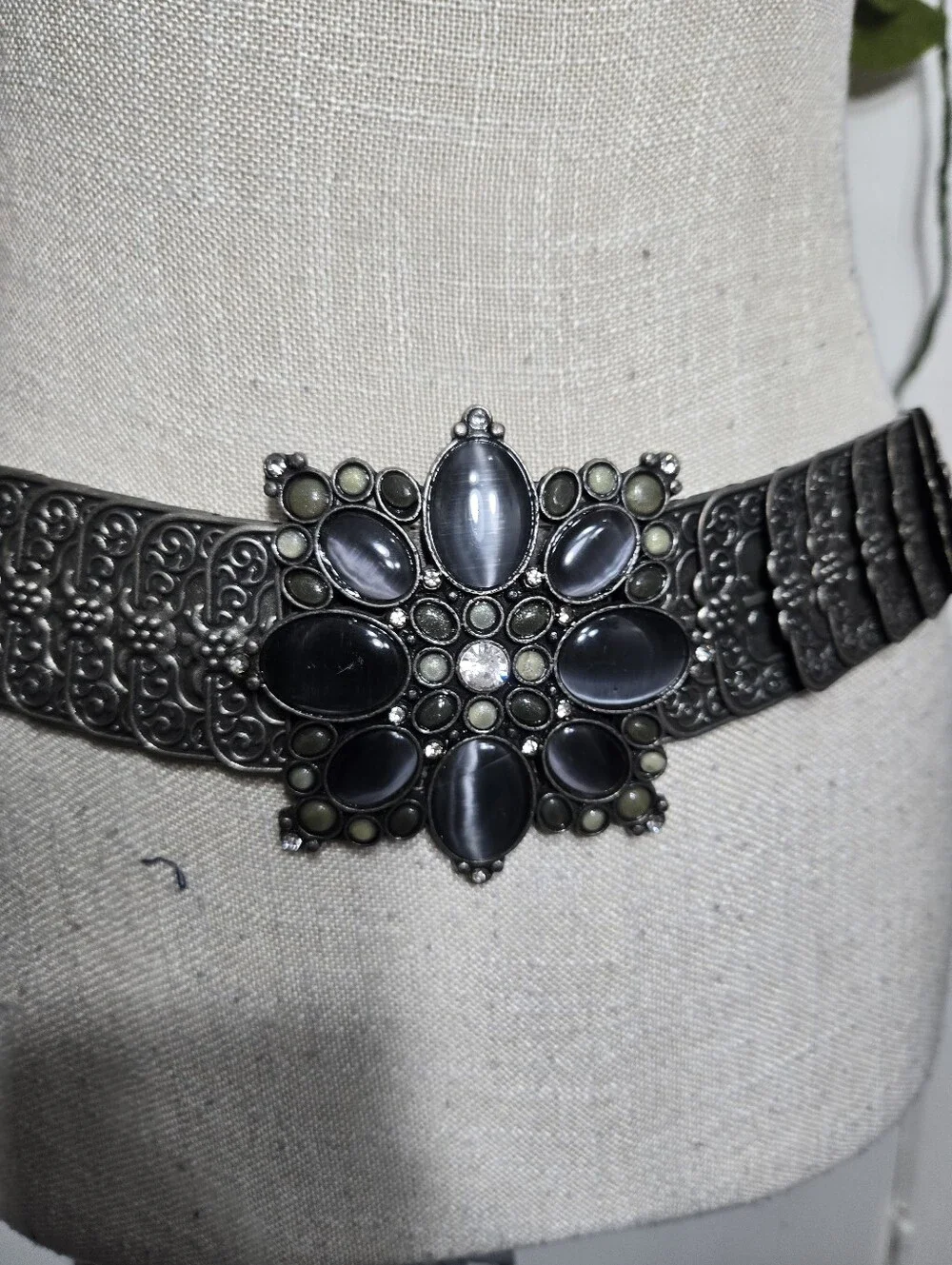 Women's Vintage Stretchy Band Pewter Belt Fits Medium To A Large Or XL